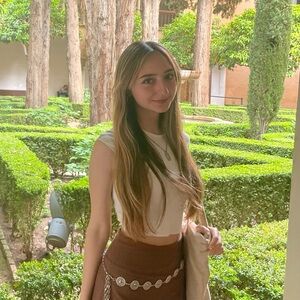 Meet your Posher, Alexis